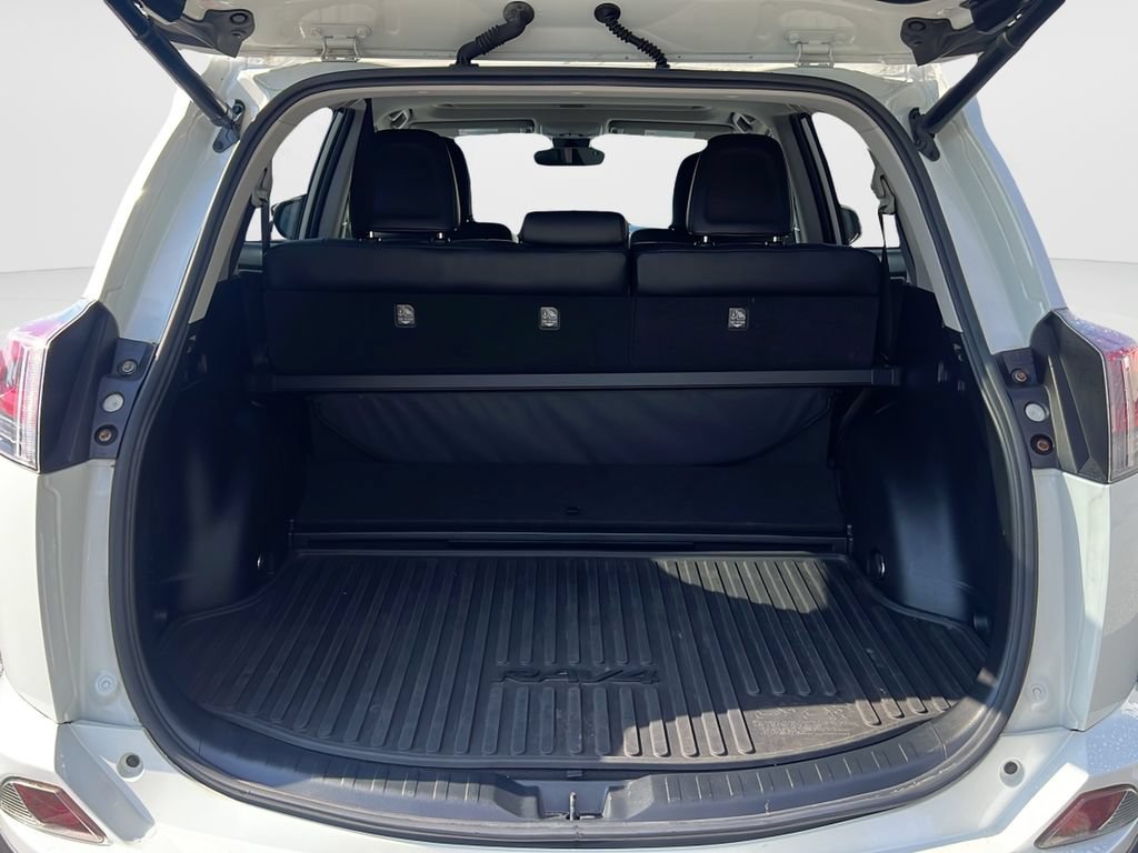 Used 2018 Toyota RAV4 Limited AWD/4WD image 9