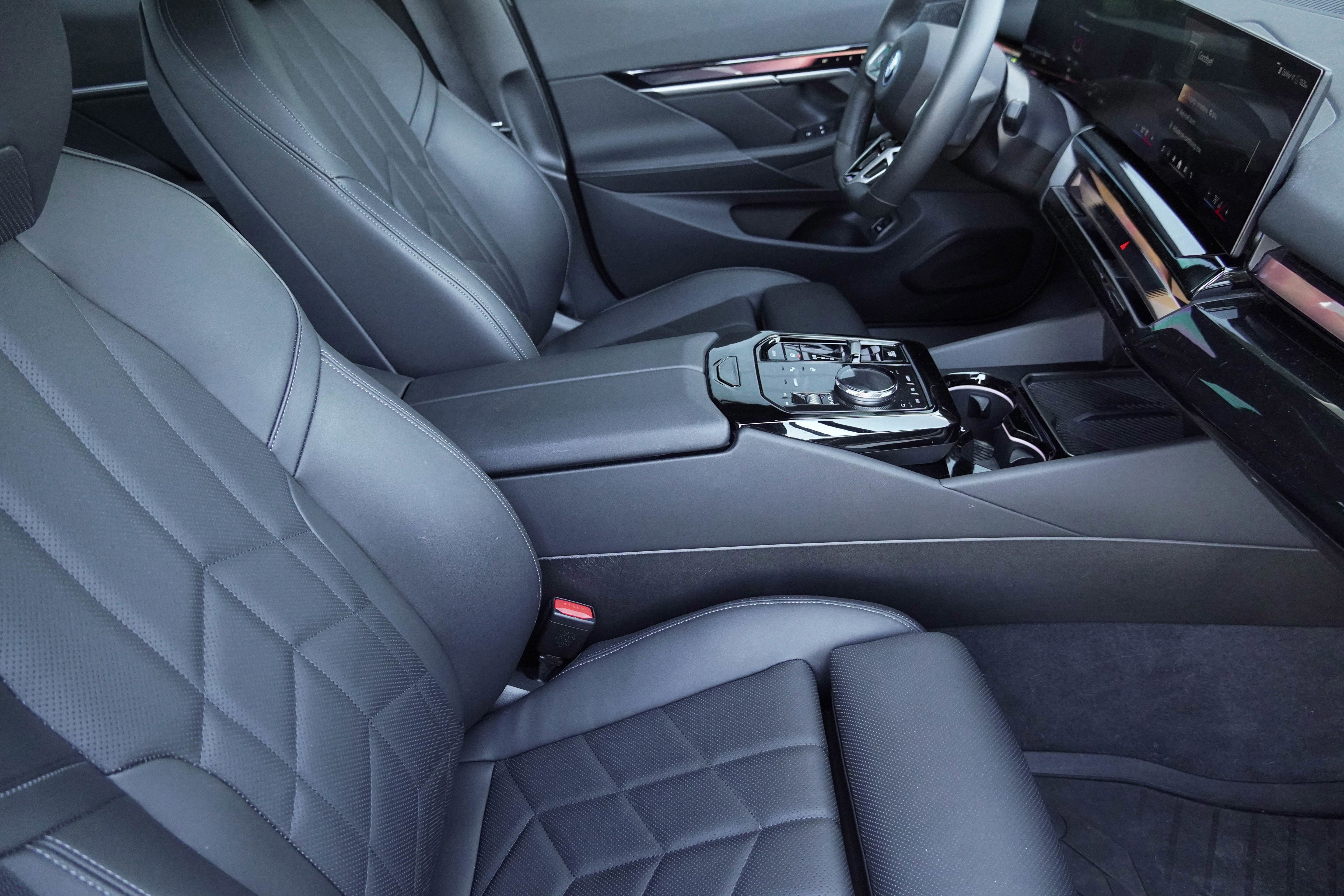 Used 2024 BMW i5 eDrive40i w/ M Sport Package image 12