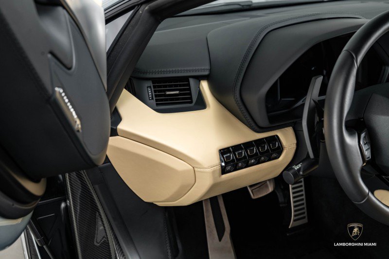 Used 2018 Lamborghini Aventador S image 55