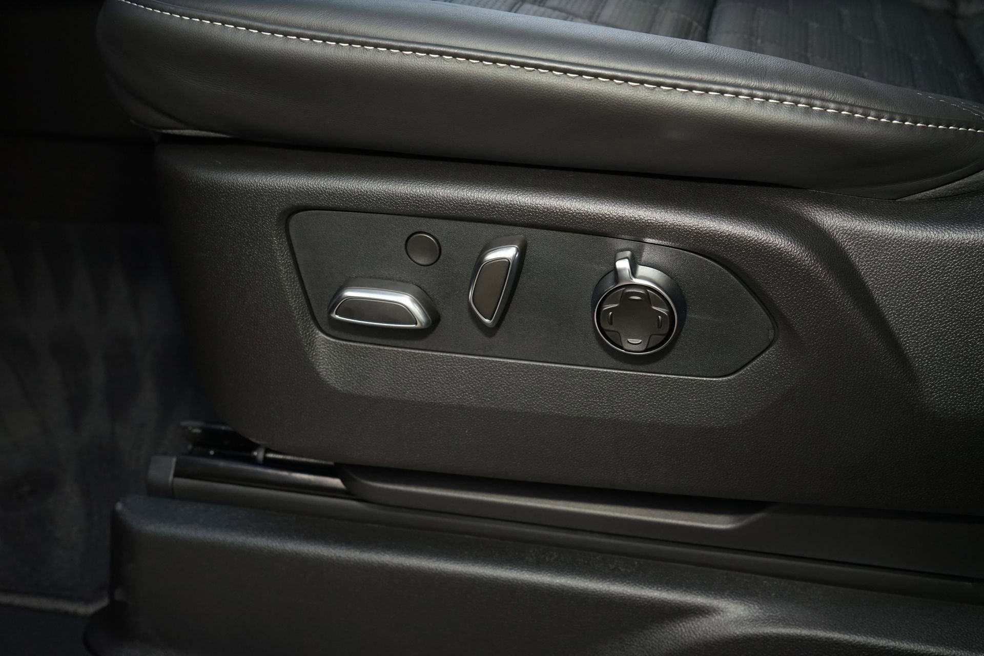 Used 2026 Cadillac Escalade ESV V image 33