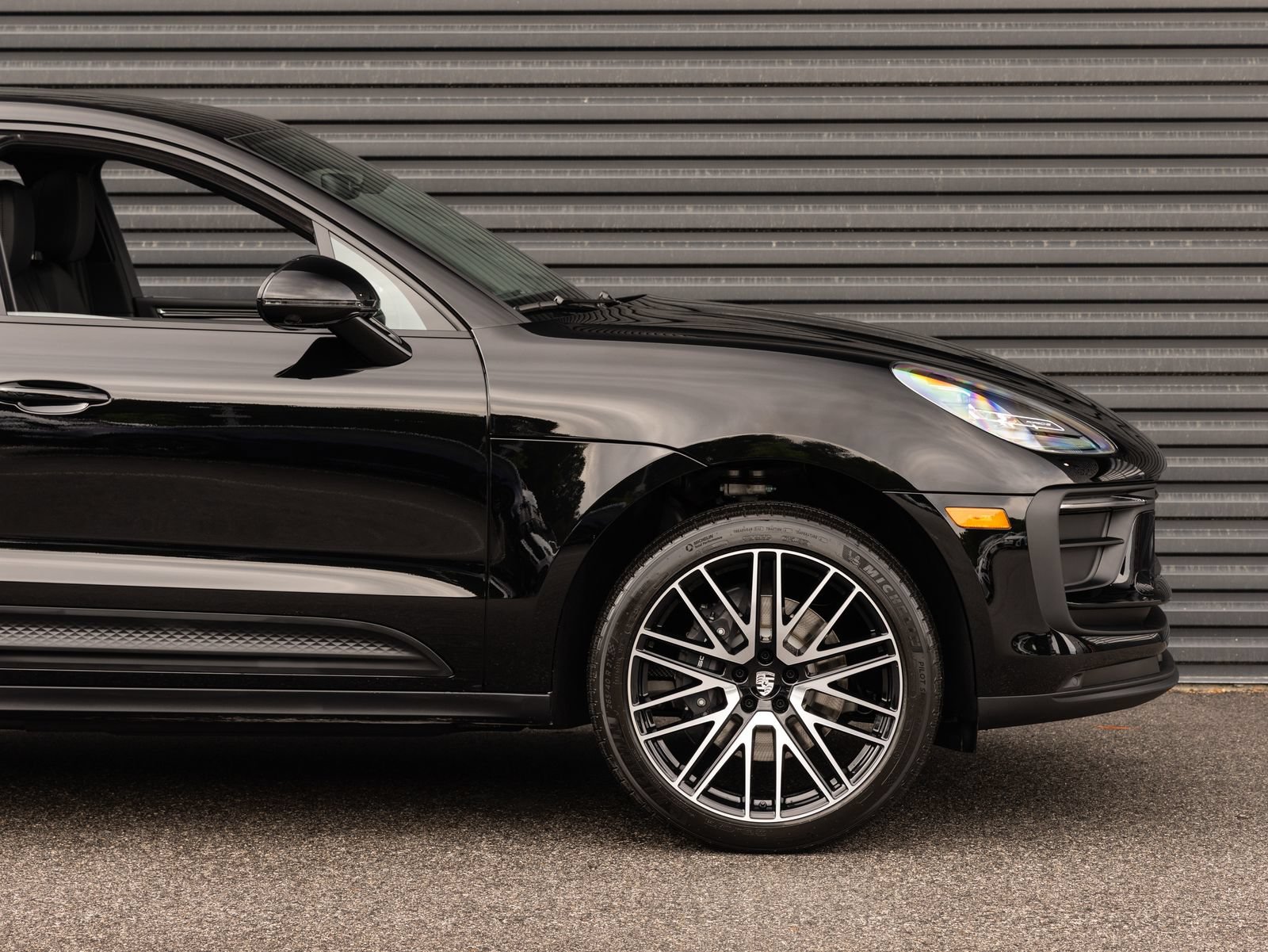 Certified 2026 Porsche Macan AWD/4WD image 9