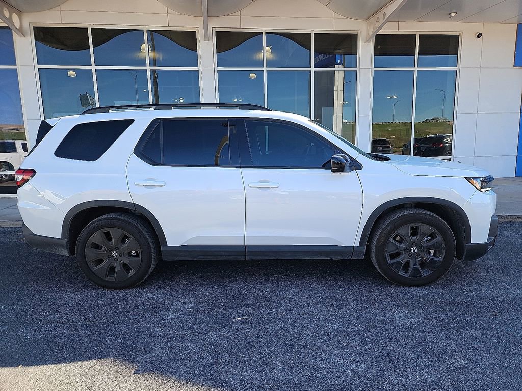 Used 2026 Honda Pilot Black Edition image 9