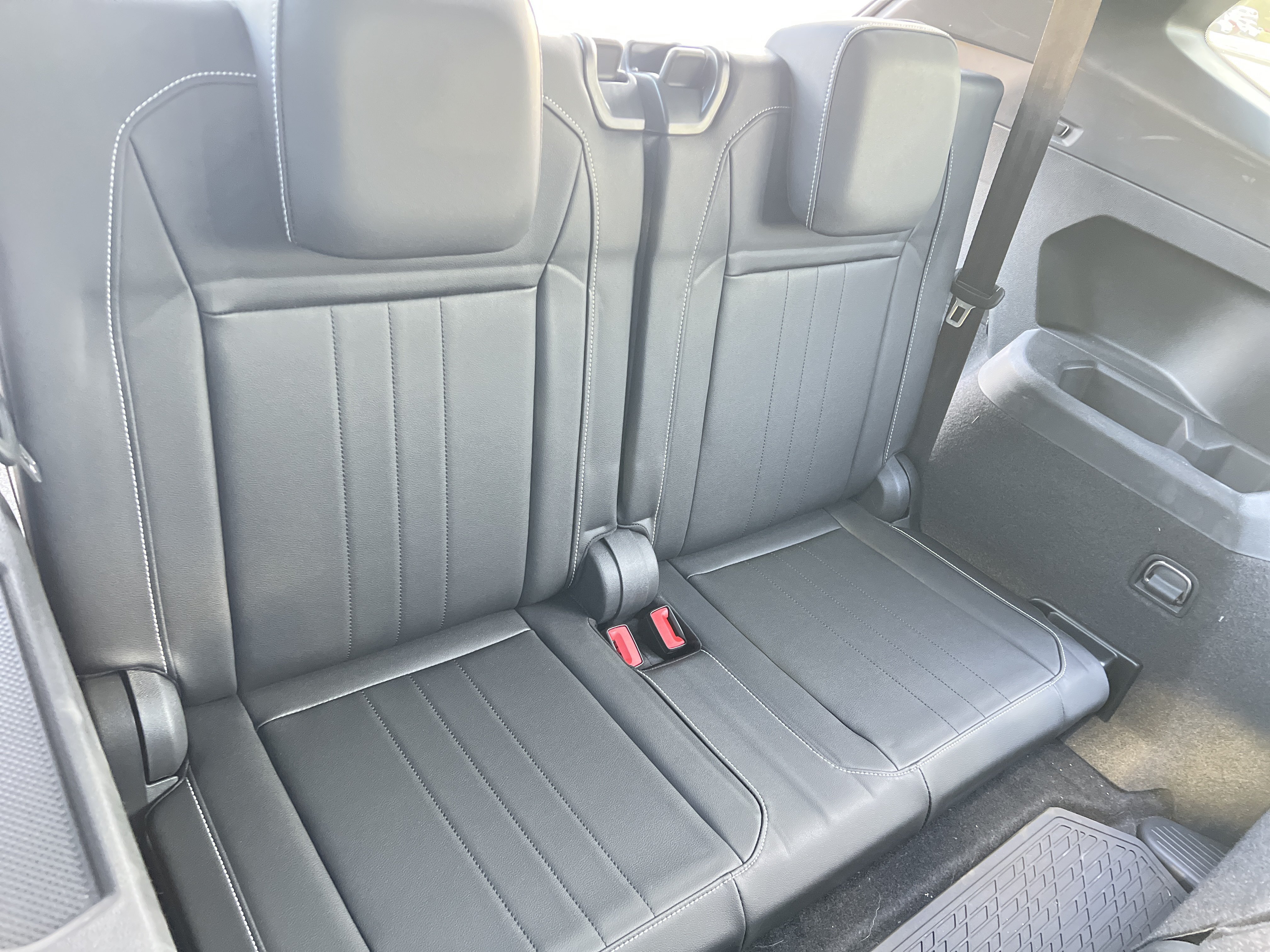 Used 2023 Volkswagen Tiguan SE R-Line FWD image 23
