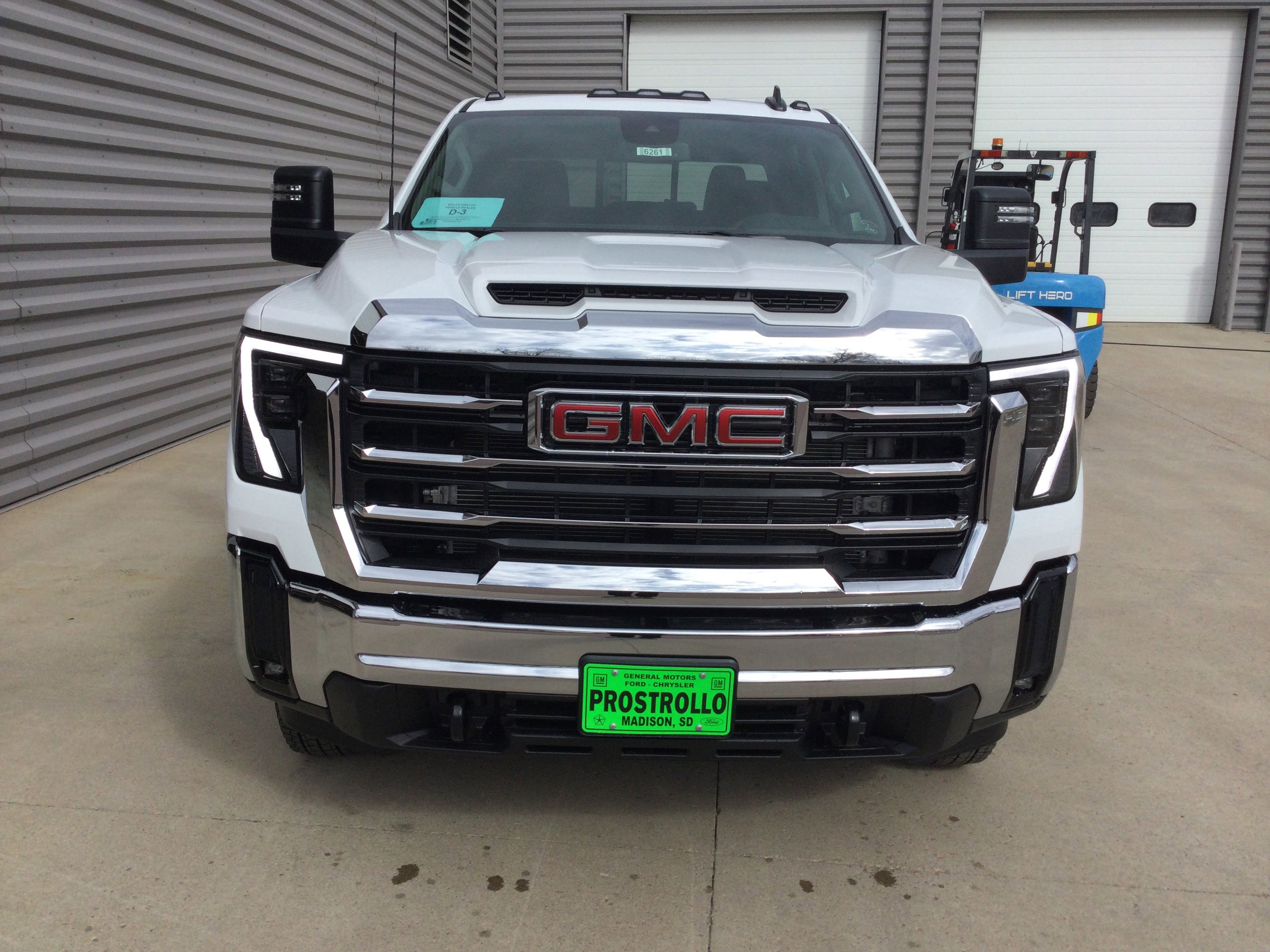 New 2026 GMC Sierra 3500 SLE w/ SLE Value Package AWD/4WD image 3