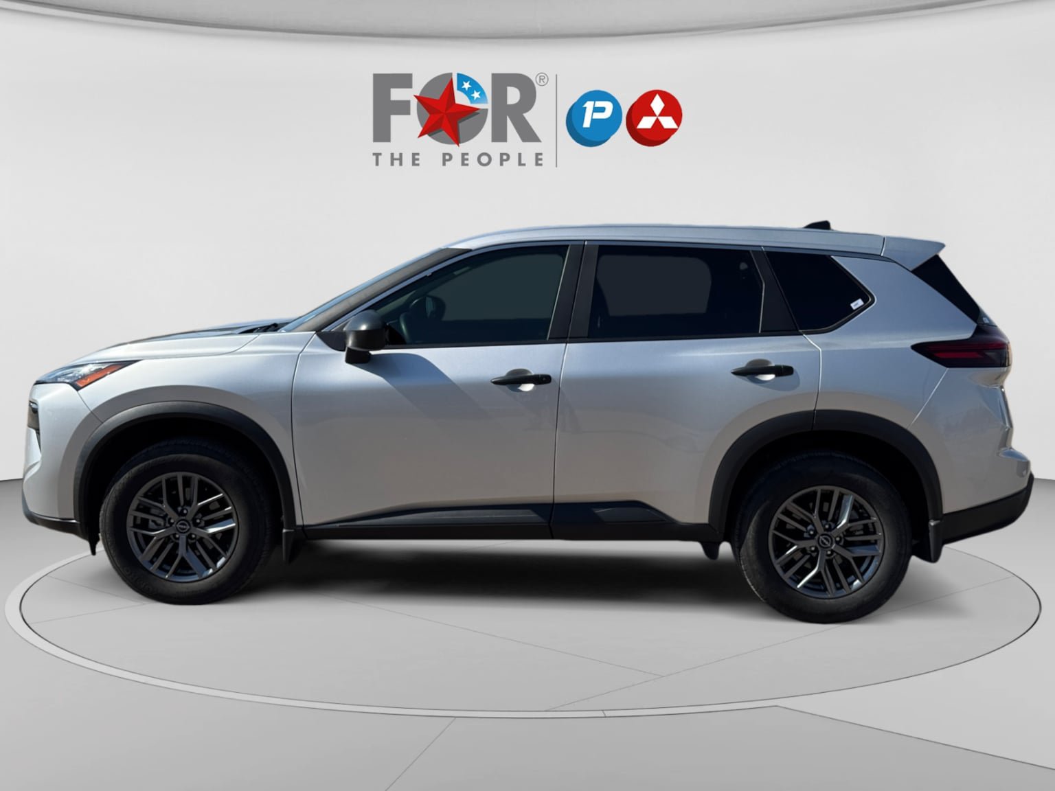 Used 2025 Nissan Rogue S AWD/4WD image 2