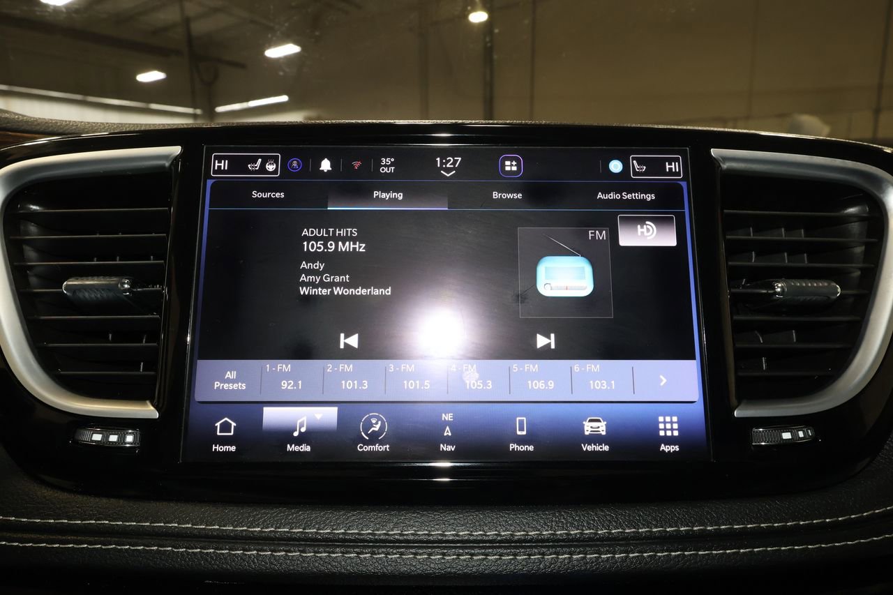 Used 2022 Chrysler Pacifica Limited image 12