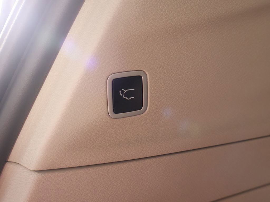 Used 2023 Chrysler Voyager LX FWD image 43
