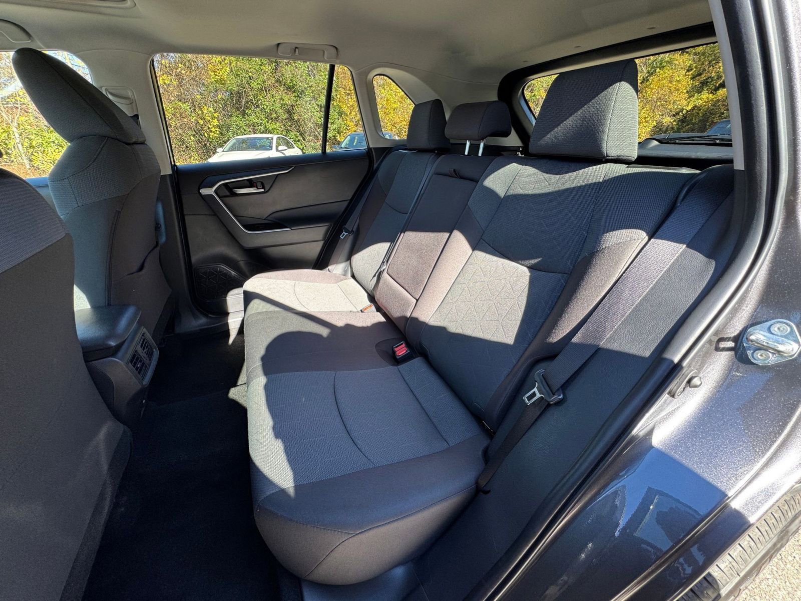 Used 2025 Toyota RAV4 XLE image 32