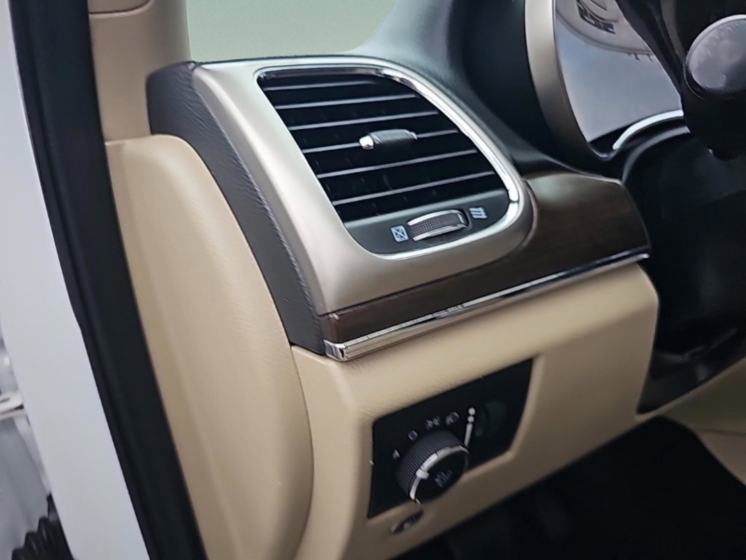 Used 2015 Jeep Grand Cherokee Limited image 19