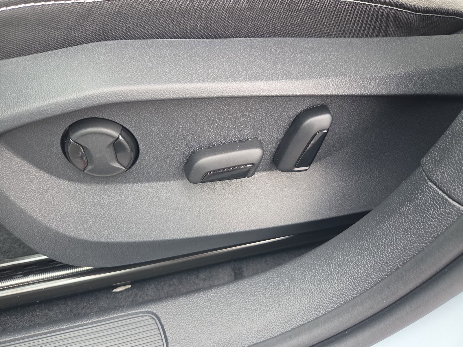 New 2026 Volkswagen Taos SE AWD/4WD image 19