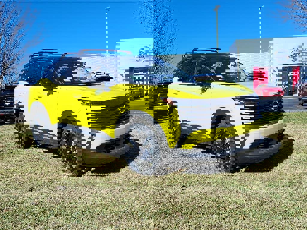 New 2026 Nissan Kicks SR w/ Cold Weather Package