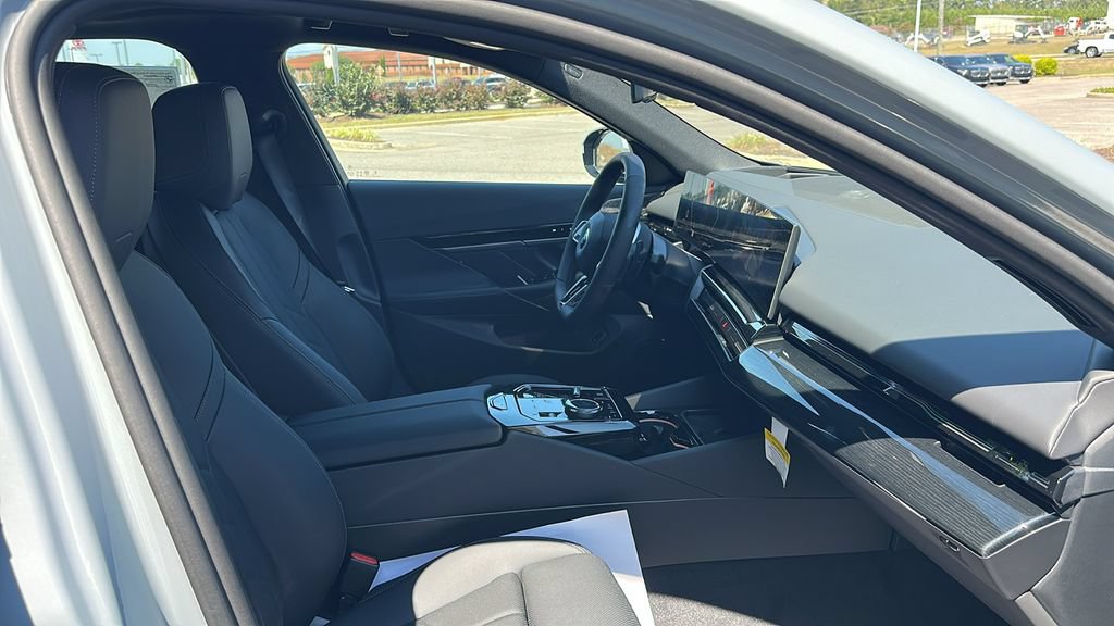 Used 2026 BMW 530i w/ M Sport Package RWD image 22