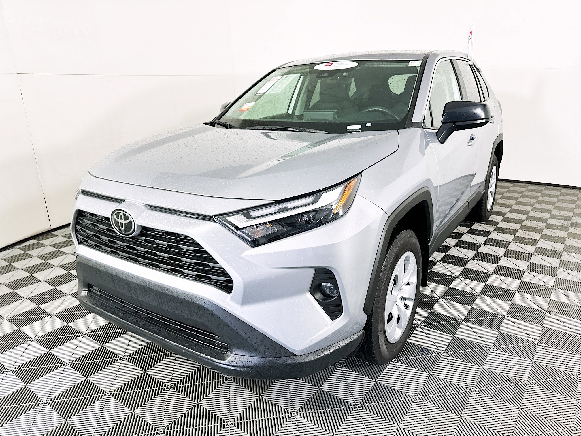 Used 2025 Toyota RAV4 LE FWD image 7