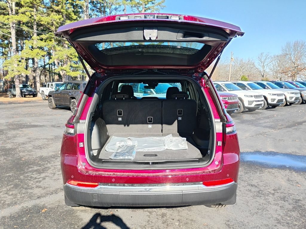 New 2026 Jeep Grand Cherokee Laredo w/ Trailer Tow Package AWD/4WD image 14