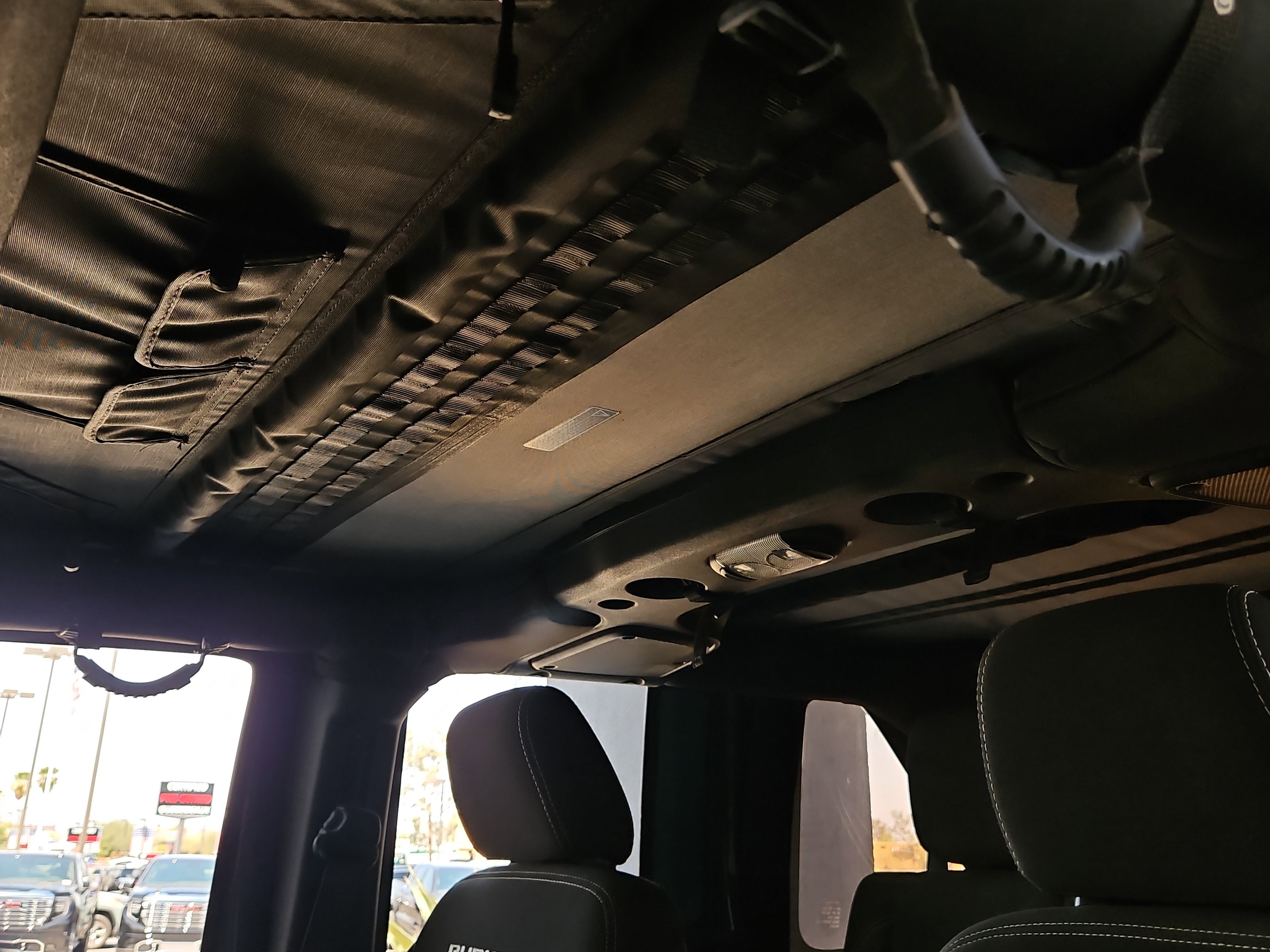 Used 2016 Jeep Wrangler Unlimited Rubicon w/ Connectivity Group image 9