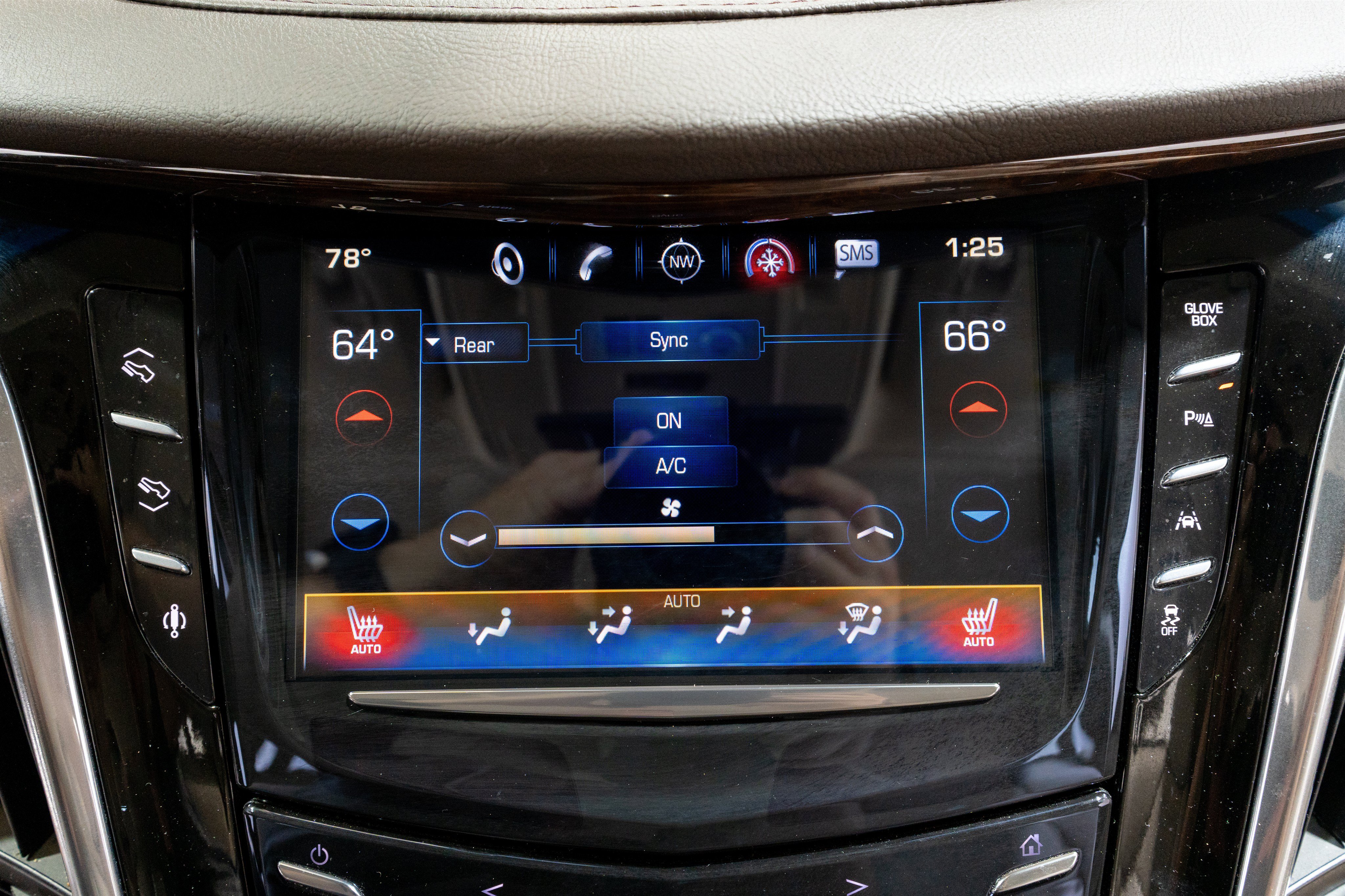 Used 2016 Cadillac Escalade Luxury RWD image 21