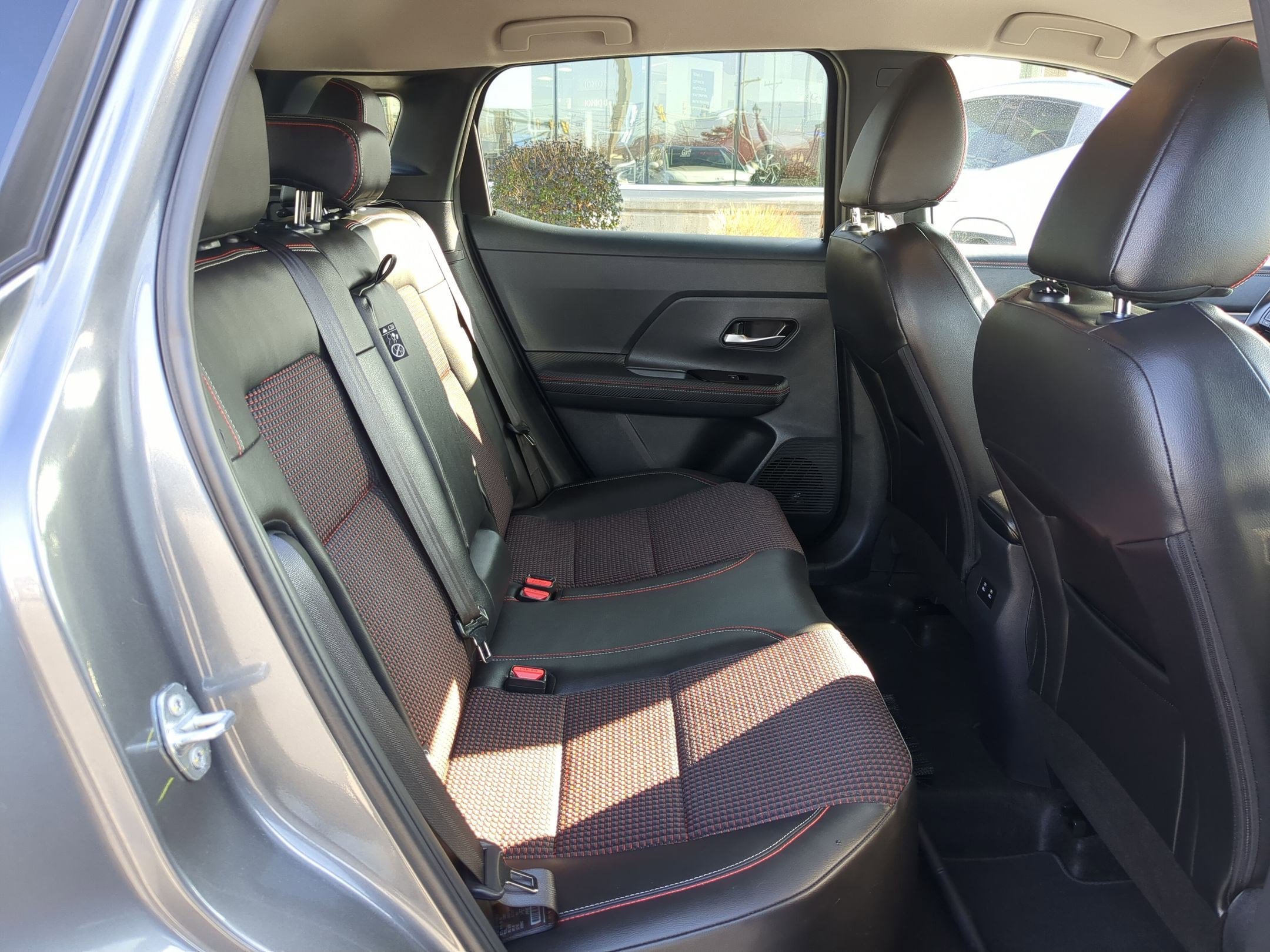 Used 2025 Nissan Kicks SR image 31