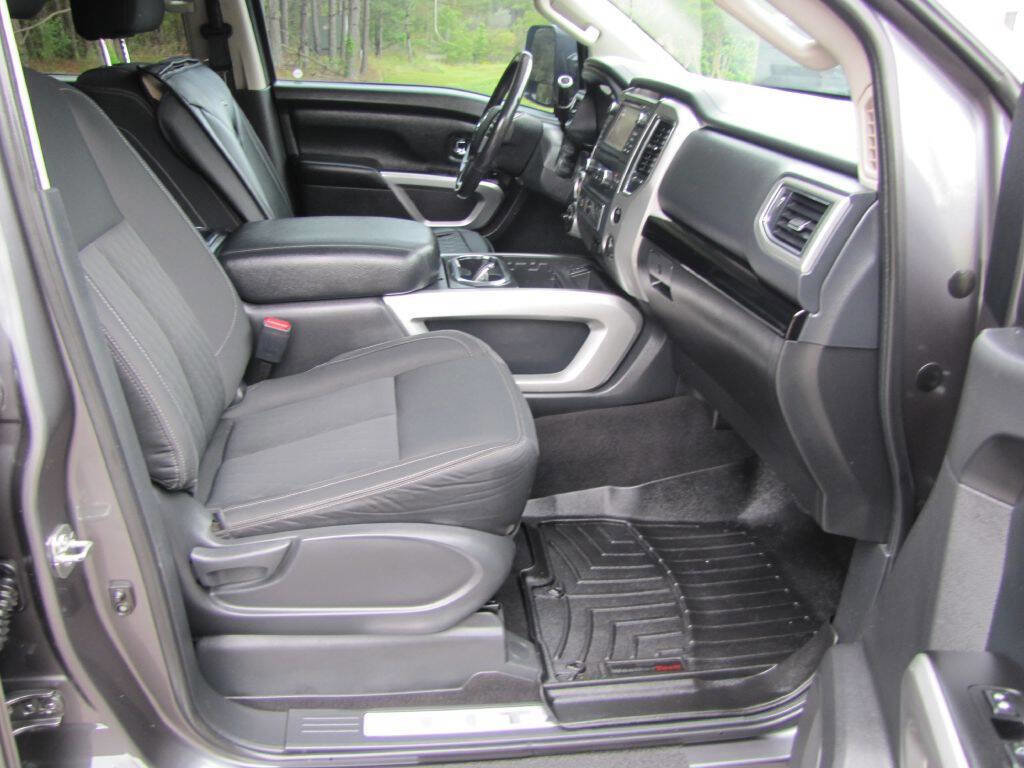 Used 2017 Nissan Titan SV AWD/4WD image 12