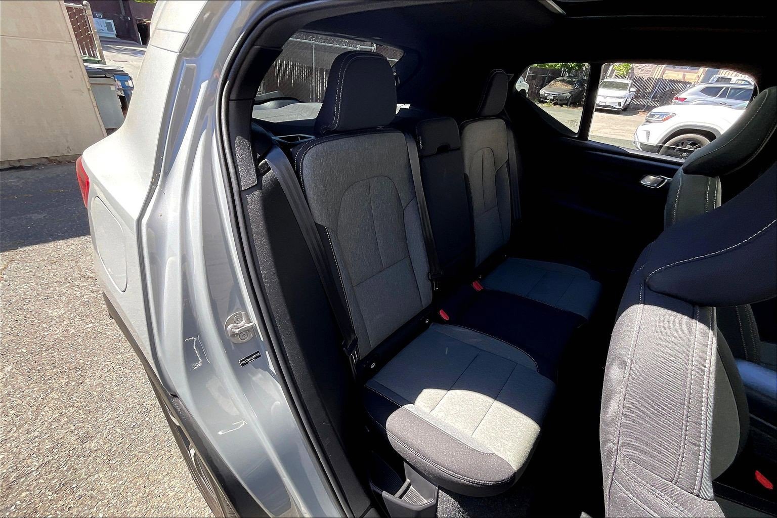 Used 2025 Volvo XC40 B5 Core AWD/4WD image 26