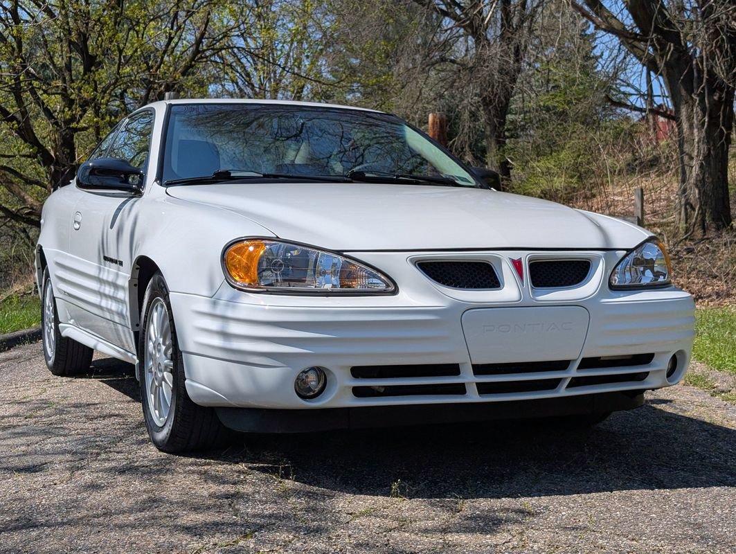 Used 2001 Pontiac Grand Am SE w/ Solid Value Appearance Pkg FWD image 1