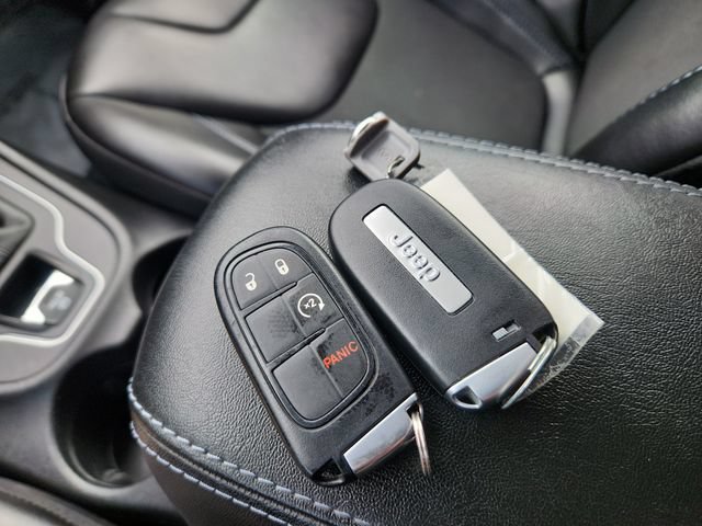Used 2019 Jeep Cherokee Latitude Plus w/ Cold Weather Group AWD/4WD image 47