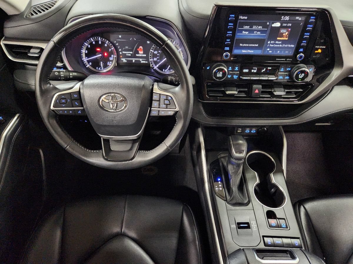 Used 2022 Toyota Highlander XLE FWD image 48