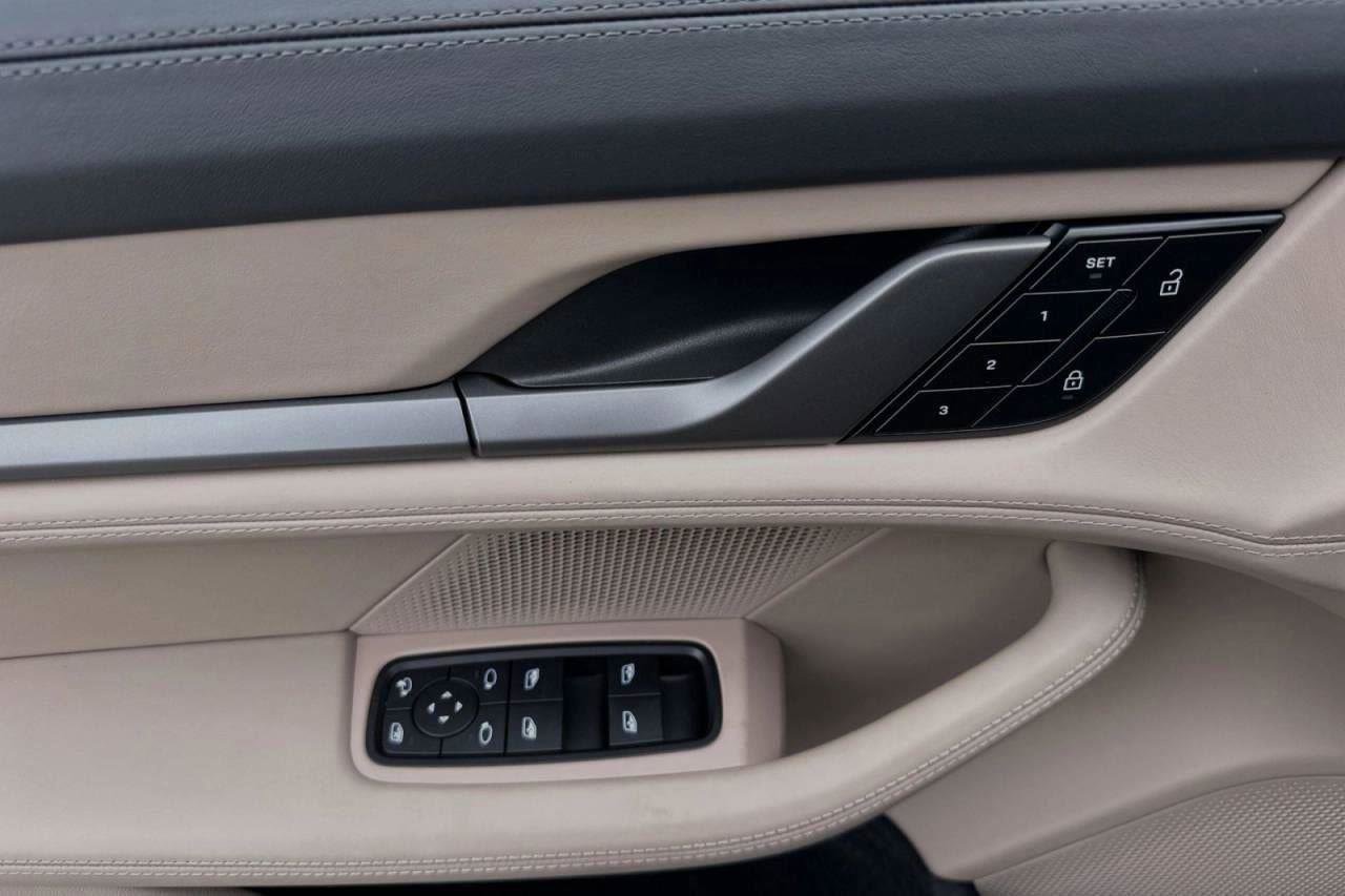 New 2025 Porsche Taycan 4S image 54