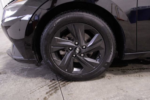 Used 2023 Hyundai Elantra SEL image 12