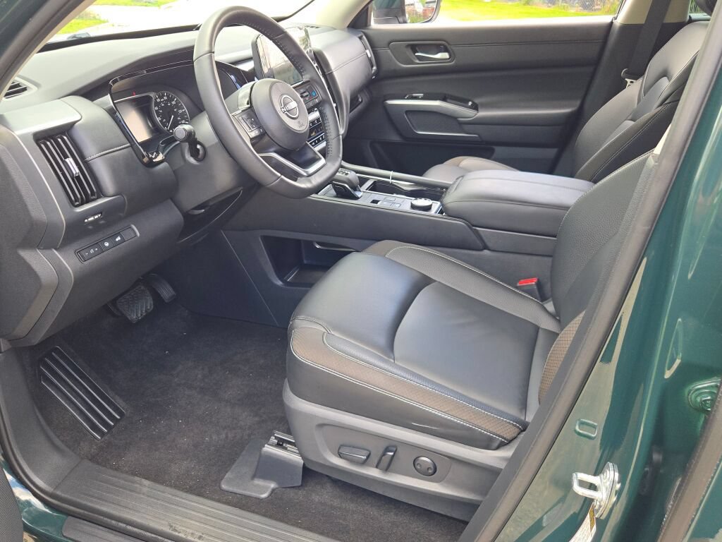Used 2024 Nissan Pathfinder SL AWD/4WD image 24