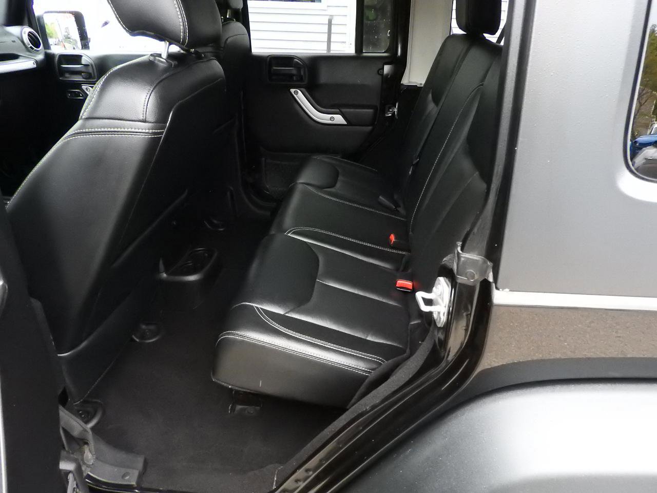 Used 2016 Jeep Wrangler Unlimited Rubicon AWD/4WD image 9
