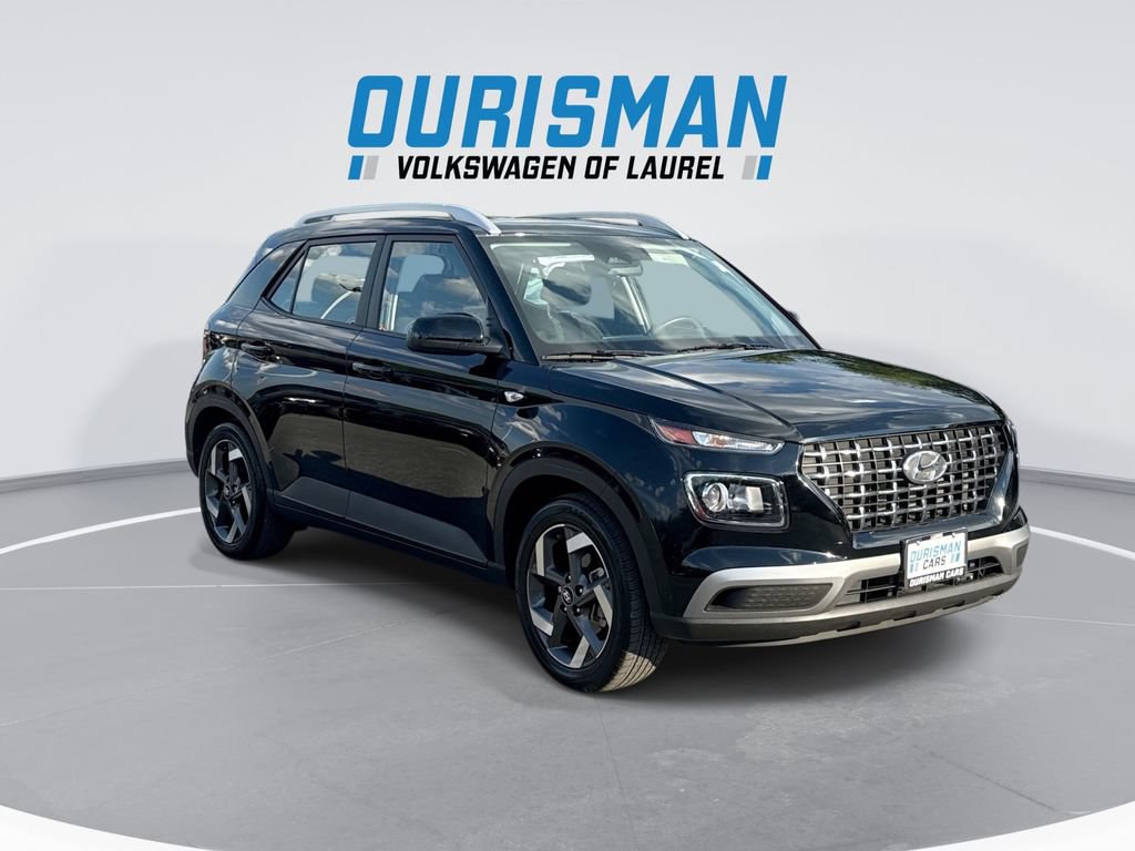 Used 2023 Hyundai Venue SEL w/ Cargo Package FWD image 2