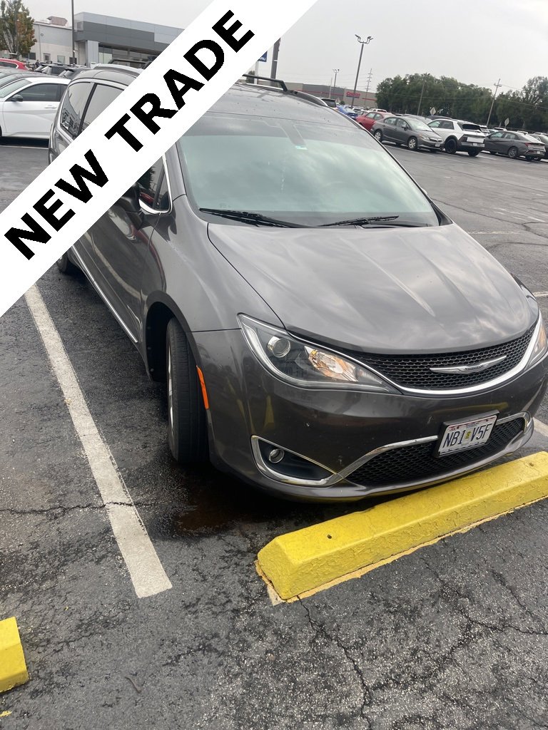 Used 2018 Chrysler Pacifica Touring-L Plus w/ Tire & Wheel Group