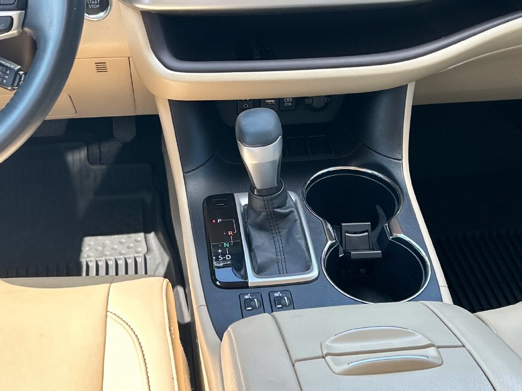 Used 2019 Toyota Highlander XLE FWD image 23