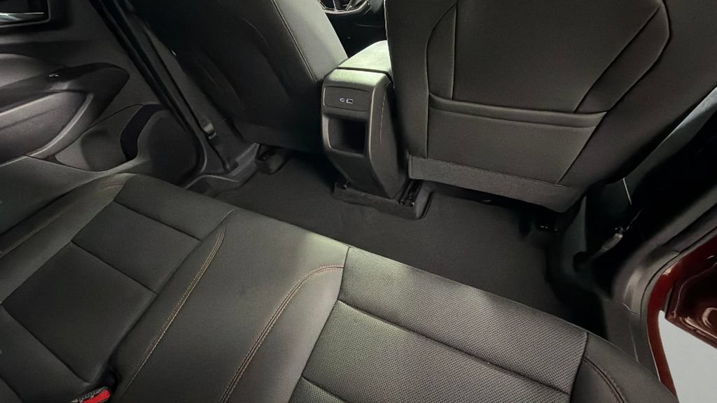 Certified 2024 Chevrolet Trax RS w/ Sunroof Package FWD image 31