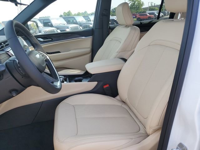 New 2025 Jeep Grand Cherokee L Limited w/ Luxury Tech Group II image 16