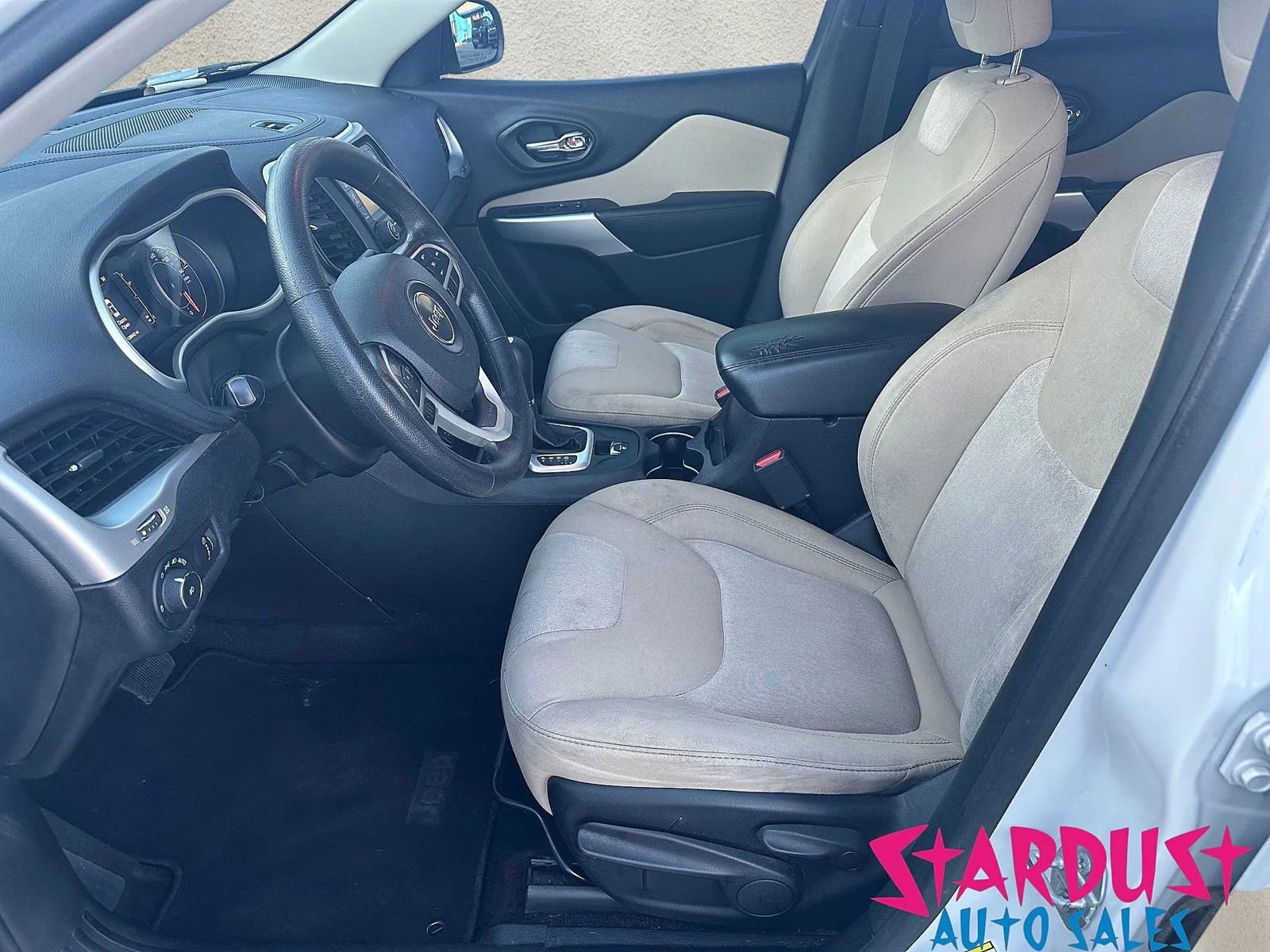 Used 2018 Jeep Cherokee Latitude FWD image 6