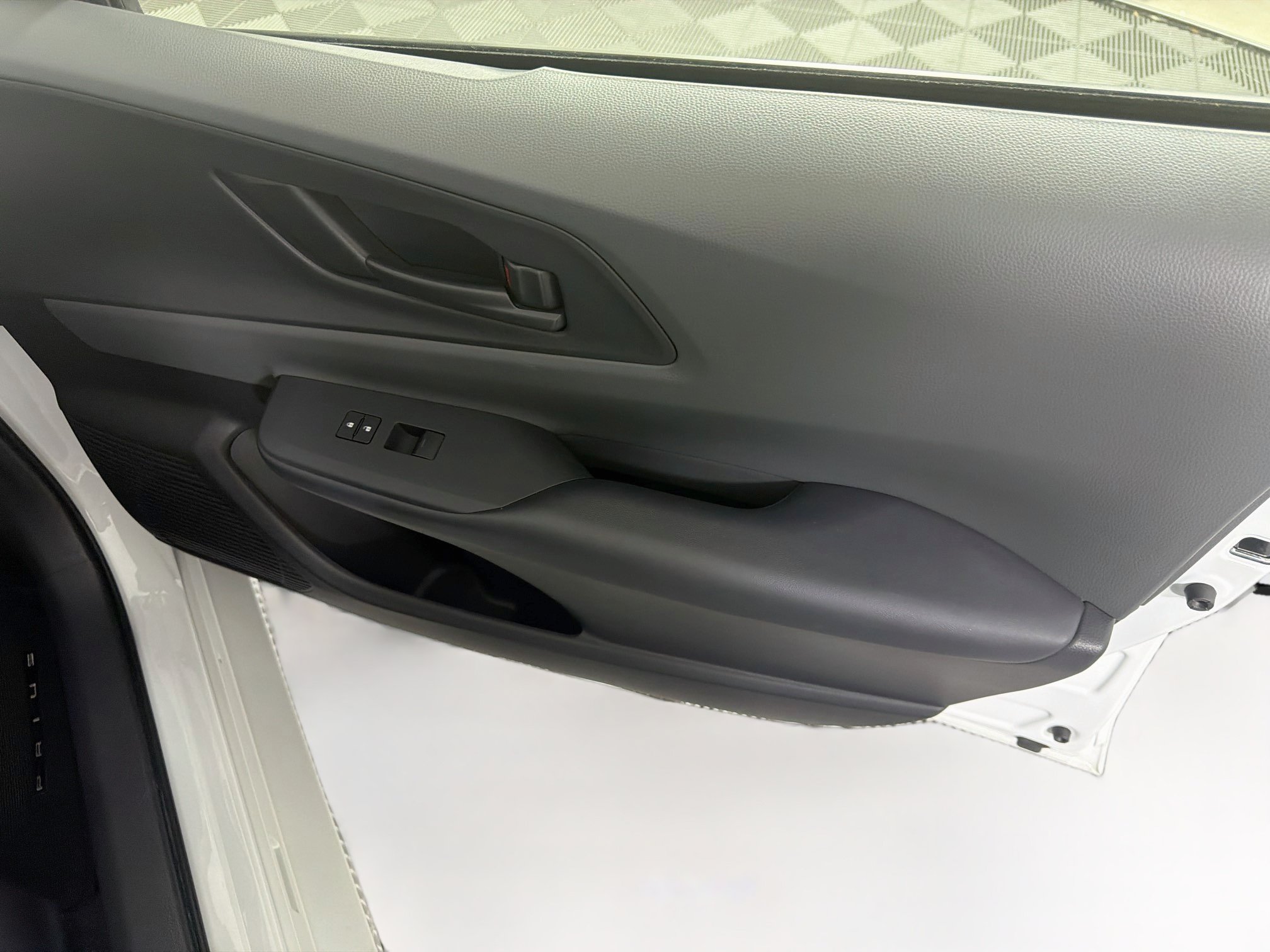 Used 2026 Toyota Prius LE FWD image 29