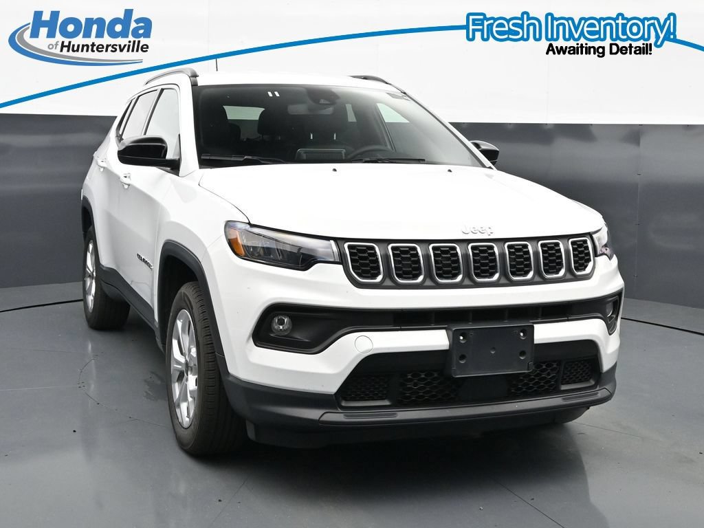 Used 2025 Jeep Compass Latitude AWD/4WD image 1