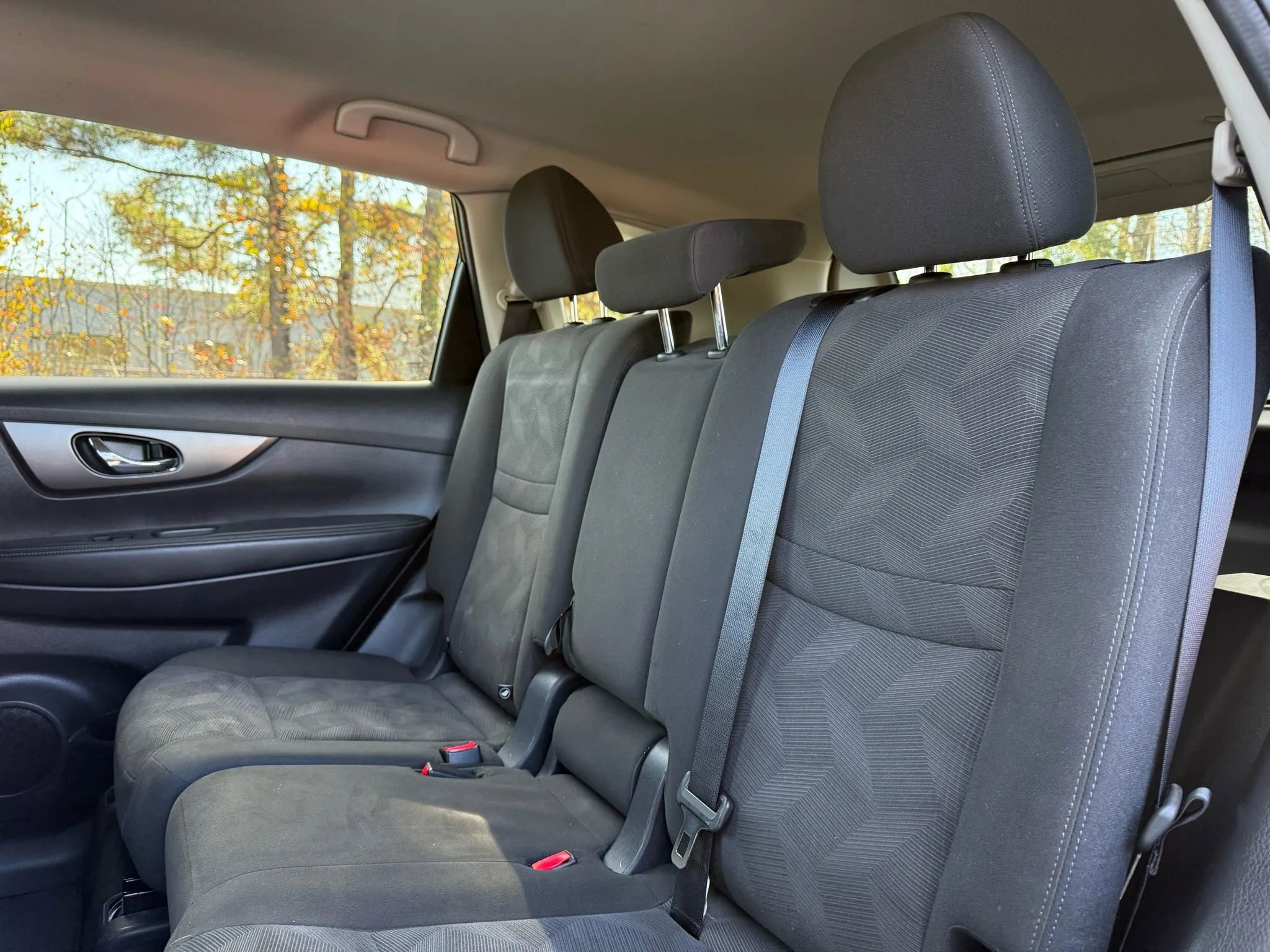 Used 2016 Nissan Rogue SV image 14