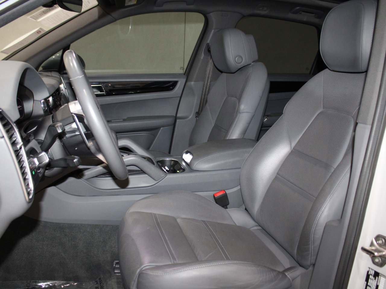 Used 2022 Porsche Cayenne image 13