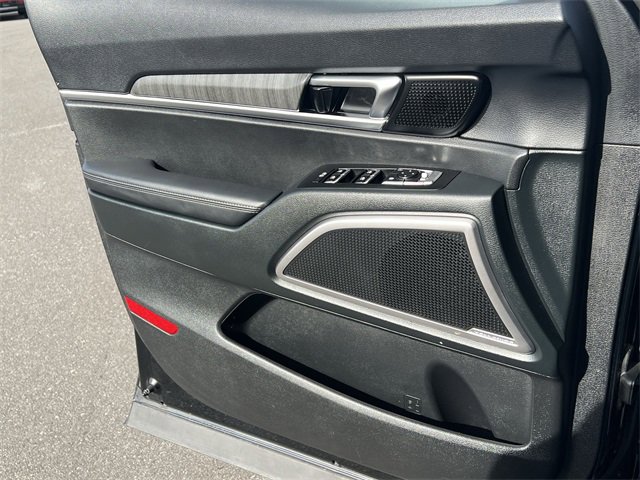 Used 2025 Kia Telluride EX w/ EX Captain's Chair Package image 27