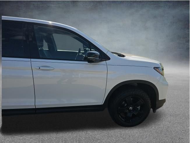 Used 2025 Honda Ridgeline Black Edition image 15