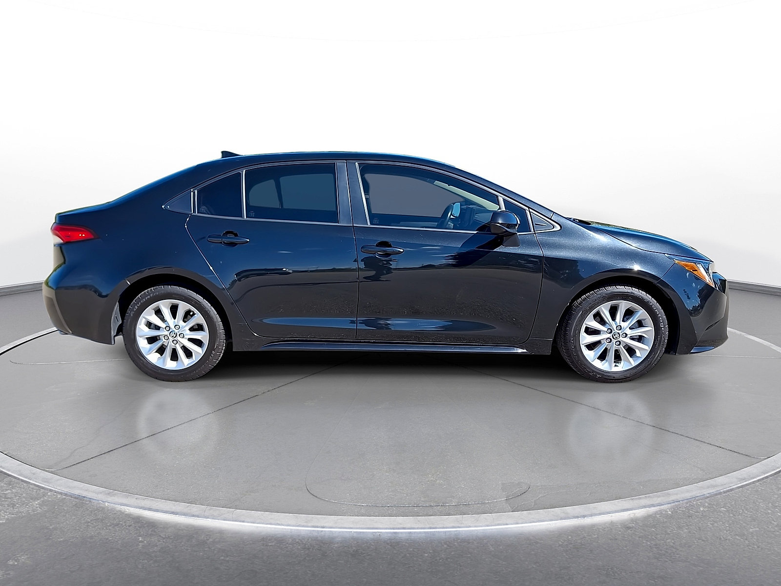 Used 2022 Toyota Corolla LE w/ LE Convenience Package FWD image 9