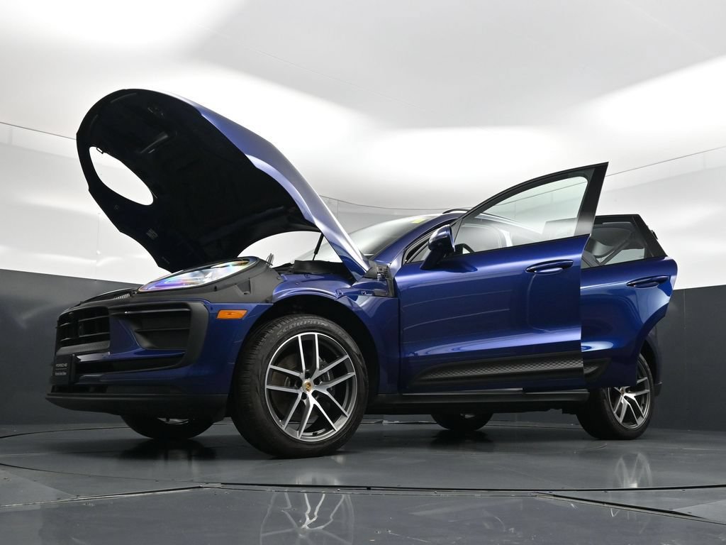 Used 2024 Porsche Macan w/ Premium Plus Package AWD/4WD image 35
