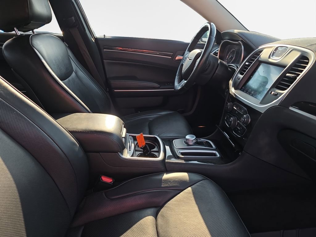 Used 2018 Chrysler 300 Limited image 24