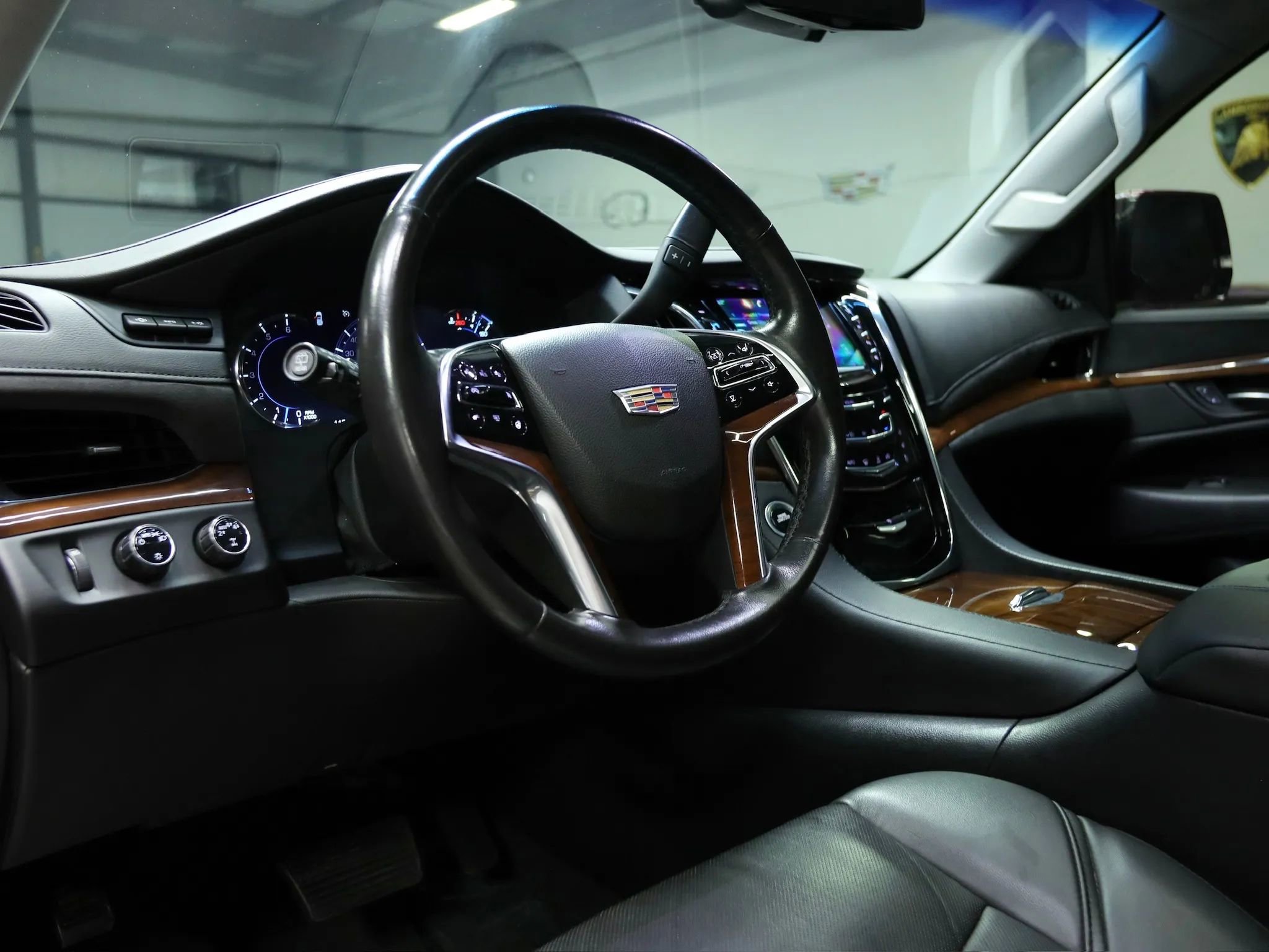 Used 2017 Cadillac Escalade Luxury image 21