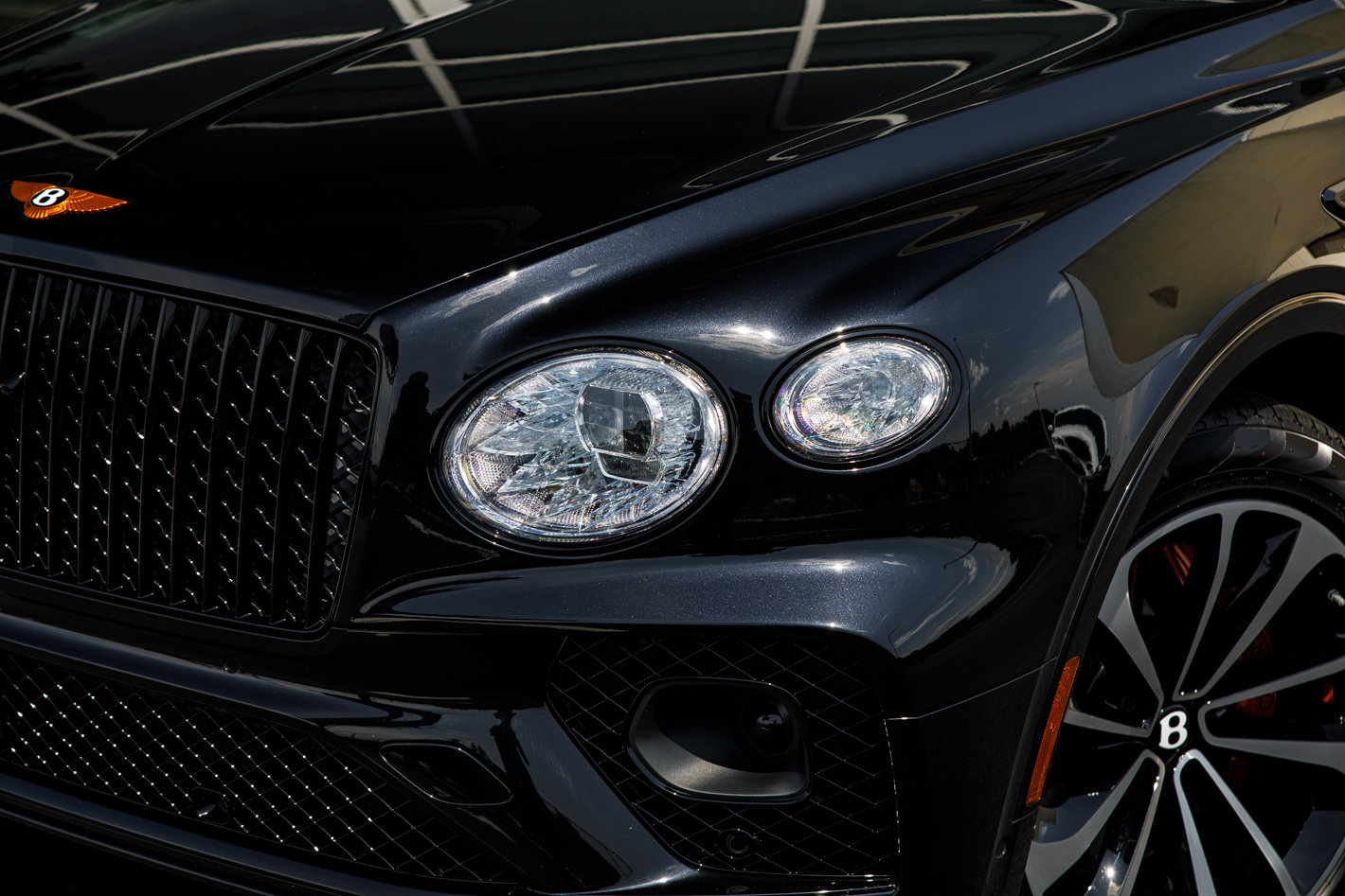 Certified 2023 Bentley Bentayga Extended Wheelbase AWD/4WD image 9