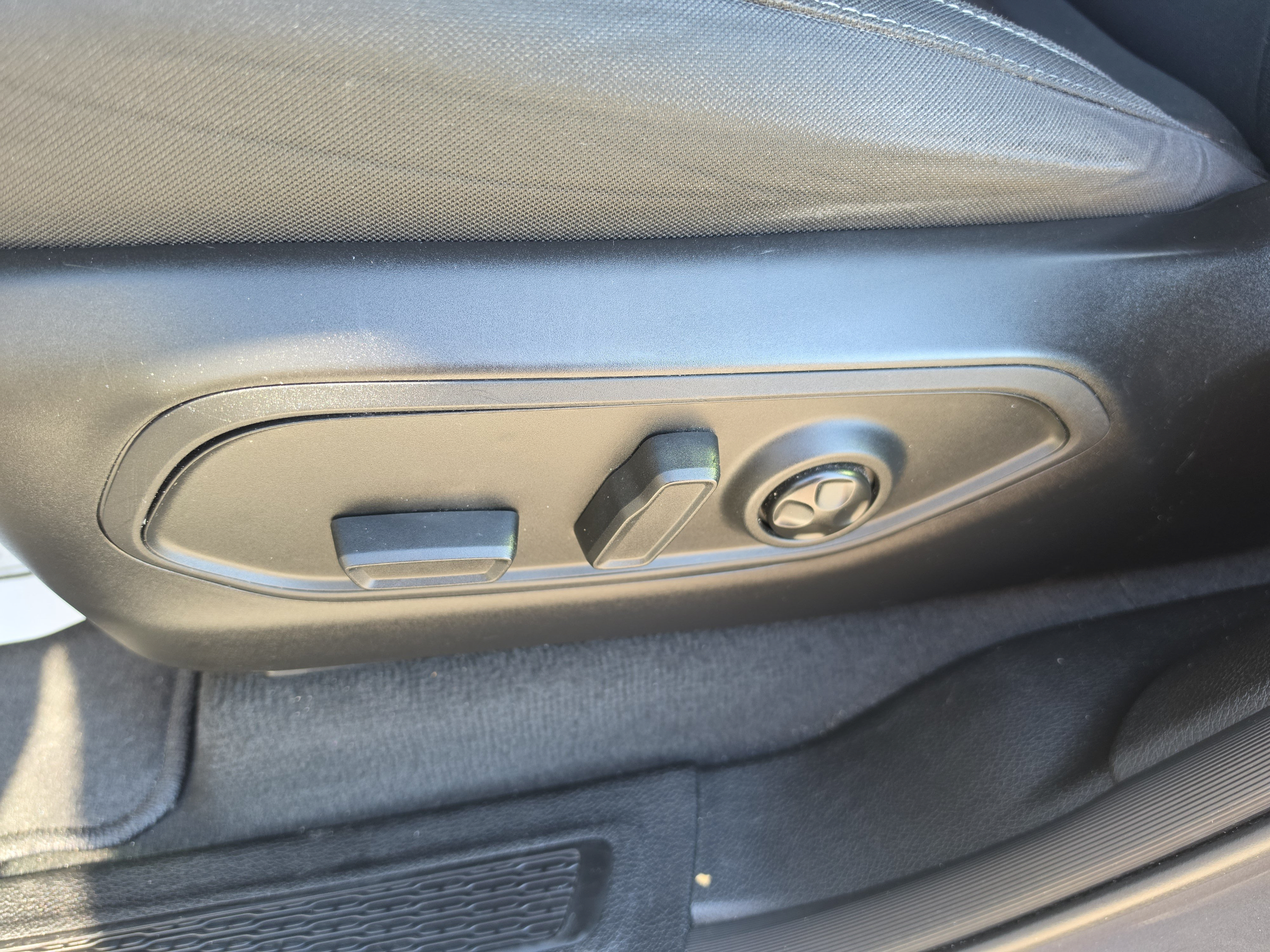 Used 2024 Jeep Grand Cherokee L Laredo RWD image 26
