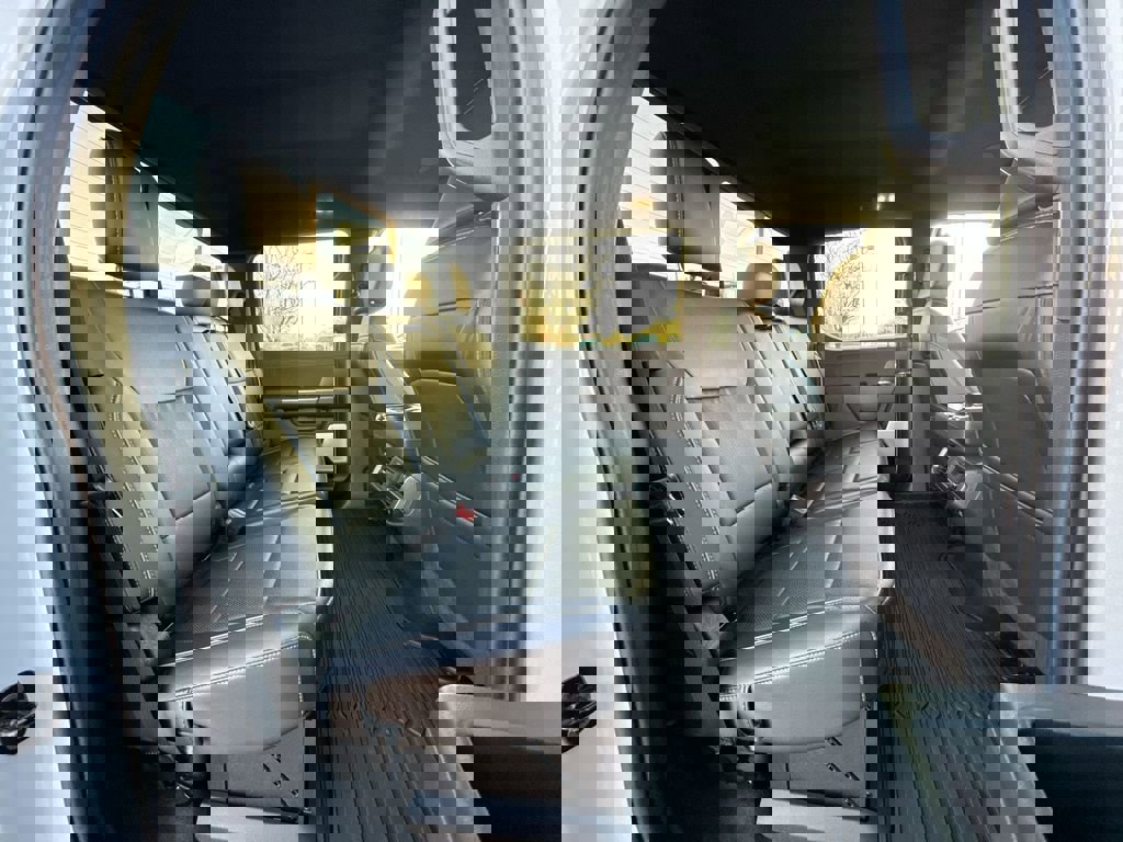 Used 2025 Ford F150 Lariat w/ Equipment Group 502A High image 27