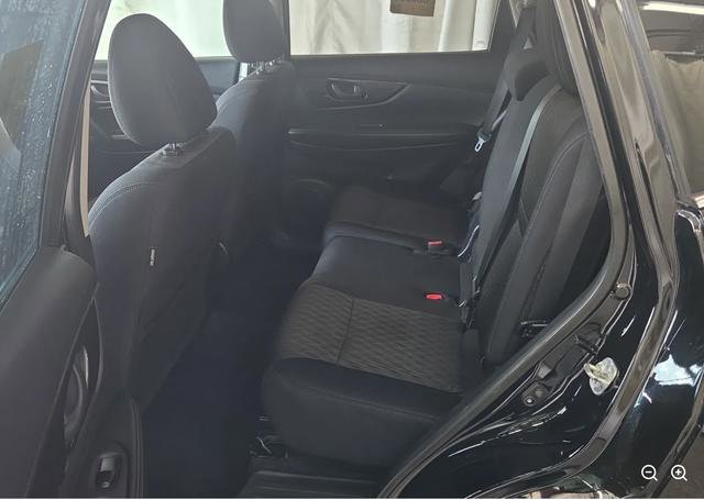 Used 2019 Nissan Rogue S image 9